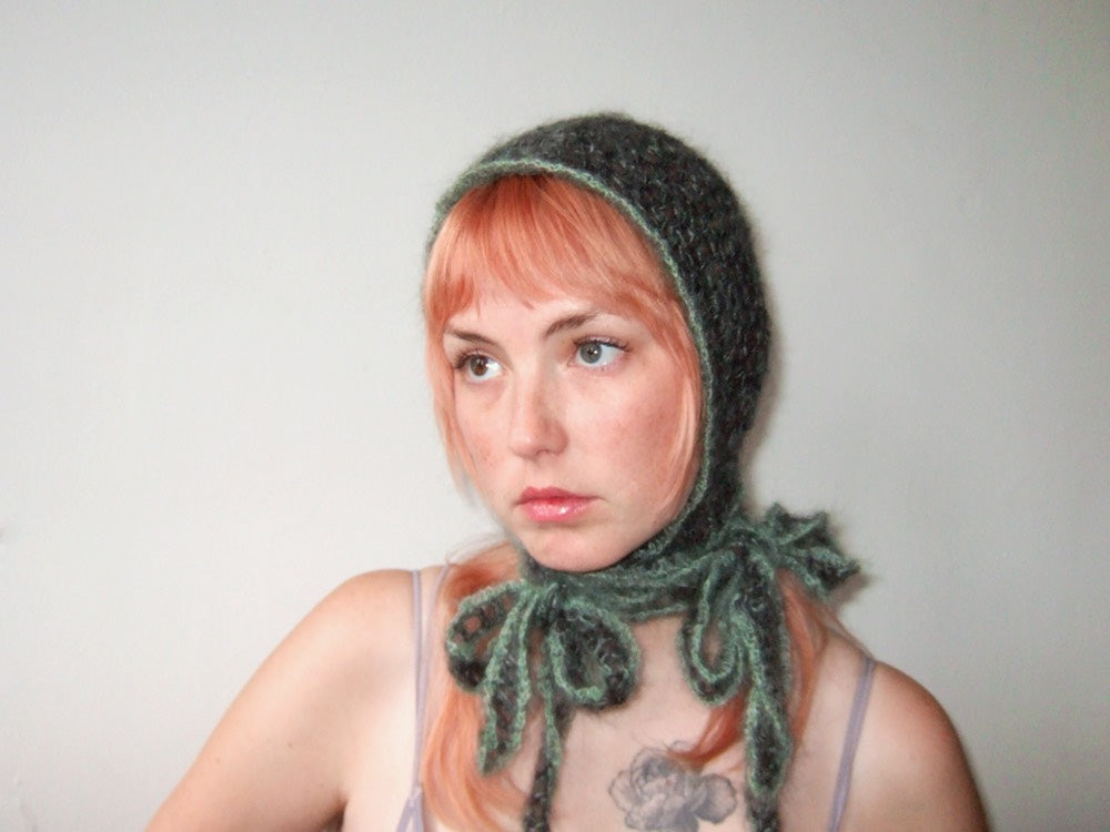 4 Tie Bonnet - Black & Sage
