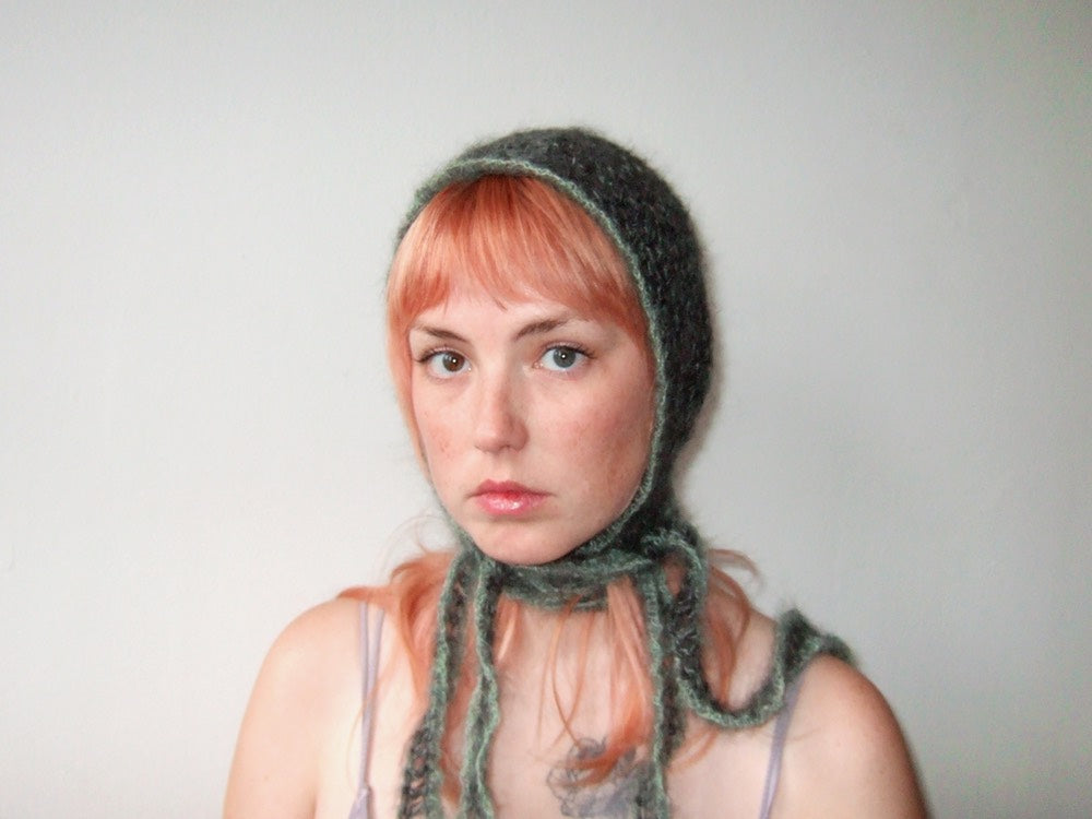 4 Tie Bonnet - Black & Sage