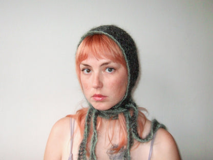 4 Tie Bonnet - Black & Sage