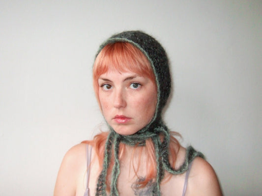 4 Tie Bonnet - Black & Sage
